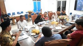 Bupati Aceh Besar H. Muharram Idris (Syech Muharram) memimpin audiensi bersama perwakilan investor PT Mitra Akses Insani di Gedung Dekranasda, Gampong Gani, Kecamatan Ingin Jaya, Aceh Besar, Sabtu (28/3/2026). Foto: (MC Aceh Besar).